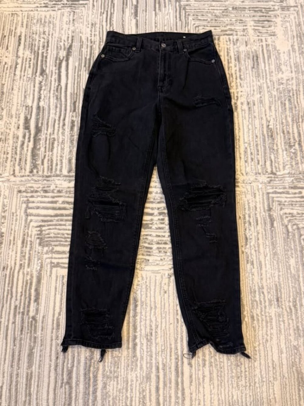 NEW American Eagle women's size 2 black denim distressed jeans Retails $69.95